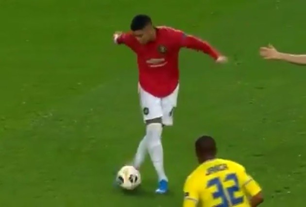 Marcos Rojo trolls himself over his rabona fail in Manchester United’s Europa League win against Astana   - Bóng Đá