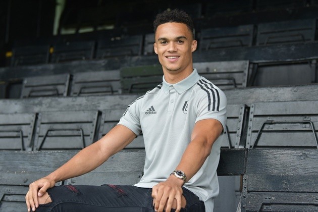Fulham signs Antonee Robinson - Bóng Đá