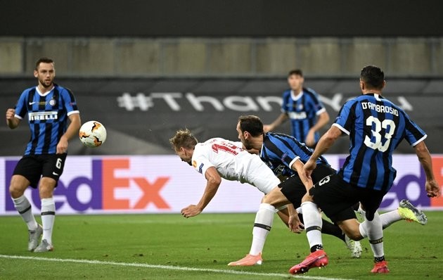 Ngoài De Jong, chỉ có 6 cầu thủ lập cú đúp ở chung kết Europa League - Bóng Đá