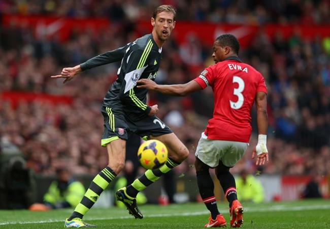 Evra talk about The first time played against Peter Crouch - Bóng Đá