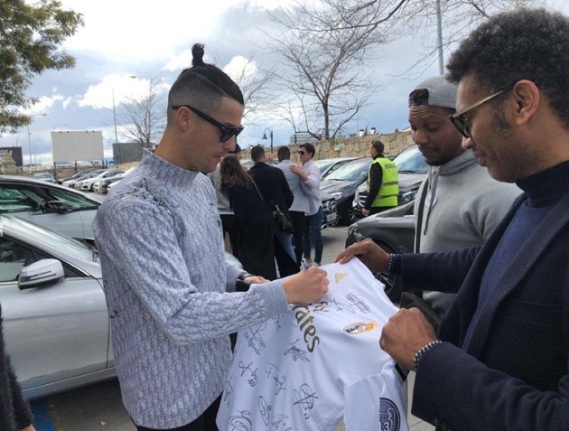 Cristiano Ronaldo arrives at Bernabeu to support Real Madrid in El Clasico vs Barcelona - Bóng Đá