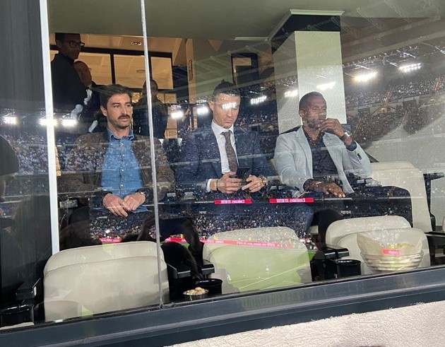 Cristiano Ronaldo arrives at Bernabeu to support Real Madrid in El Clasico vs Barcelona - Bóng Đá