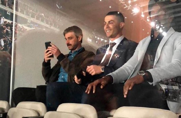 Cristiano Ronaldo arrives at Bernabeu to support Real Madrid in El Clasico vs Barcelona - Bóng Đá