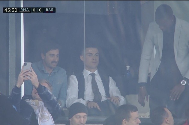 Cristiano Ronaldo arrives at Bernabeu to support Real Madrid in El Clasico vs Barcelona - Bóng Đá