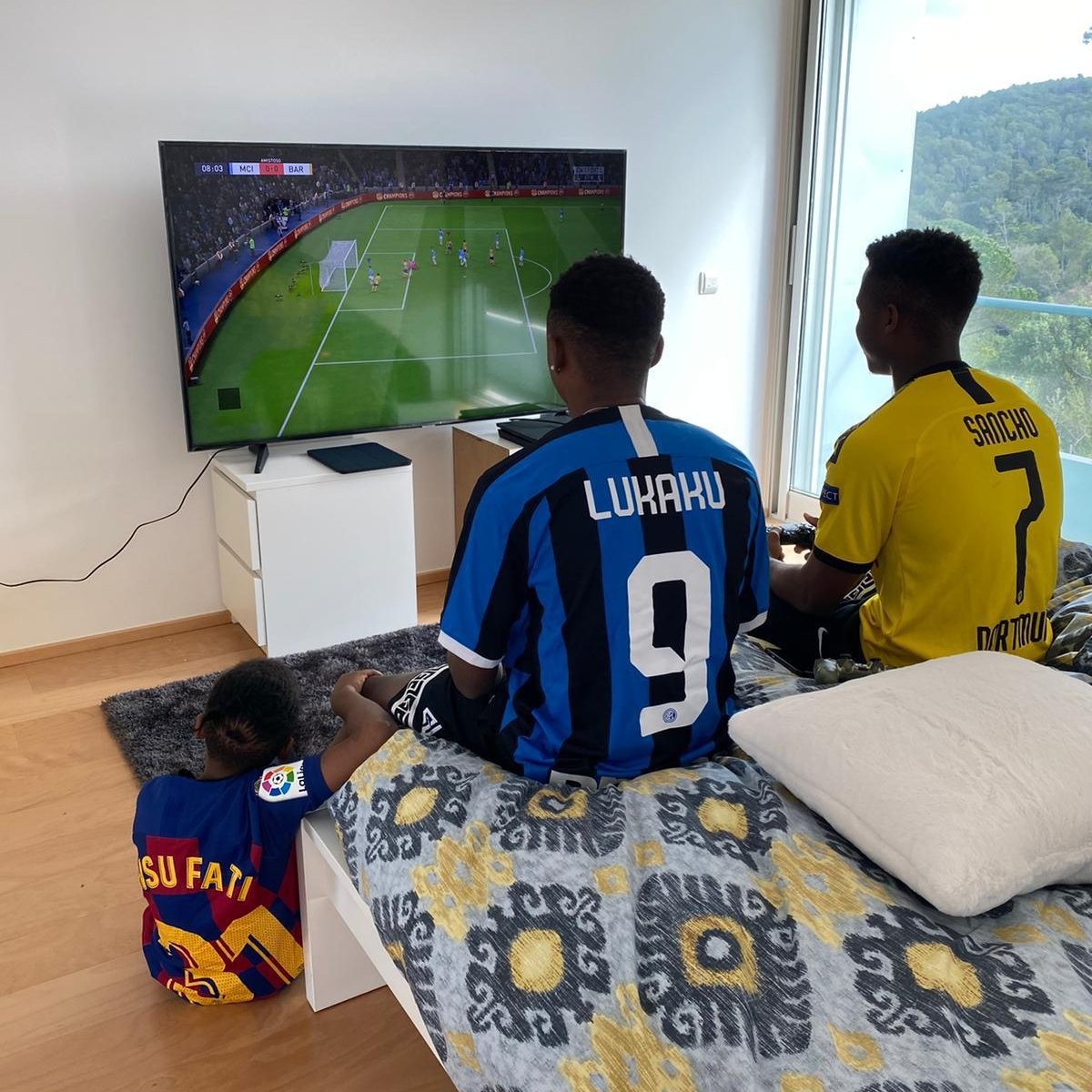 Cười vỡ bụng với ảnh chế các sự kiện bóng đá gần đây - Bóng Đá