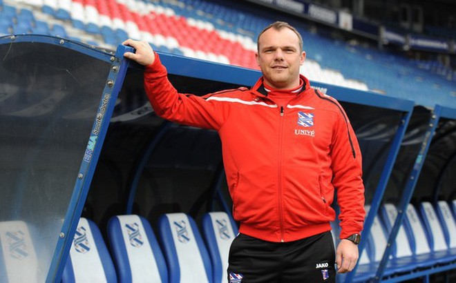 Phớt lờ Đoàn Văn Hậu, HLV SC Heerenveen nói về đội hình ra sân tại vòng 8 - Bóng Đá