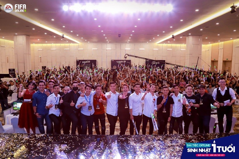 Bất ngờ hành động đội trưởng tuyển Việt Nam tại Đại tiệc Offline - sinh nhật 1 tuổi FIFA Online 4 - Bóng Đá