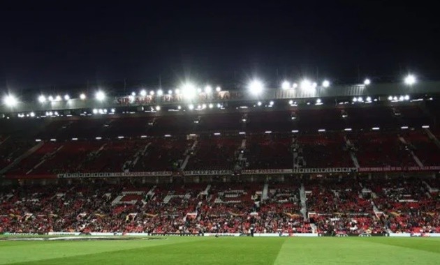 Old Trafford vắng 1 loạt ghế trống - Bóng Đá