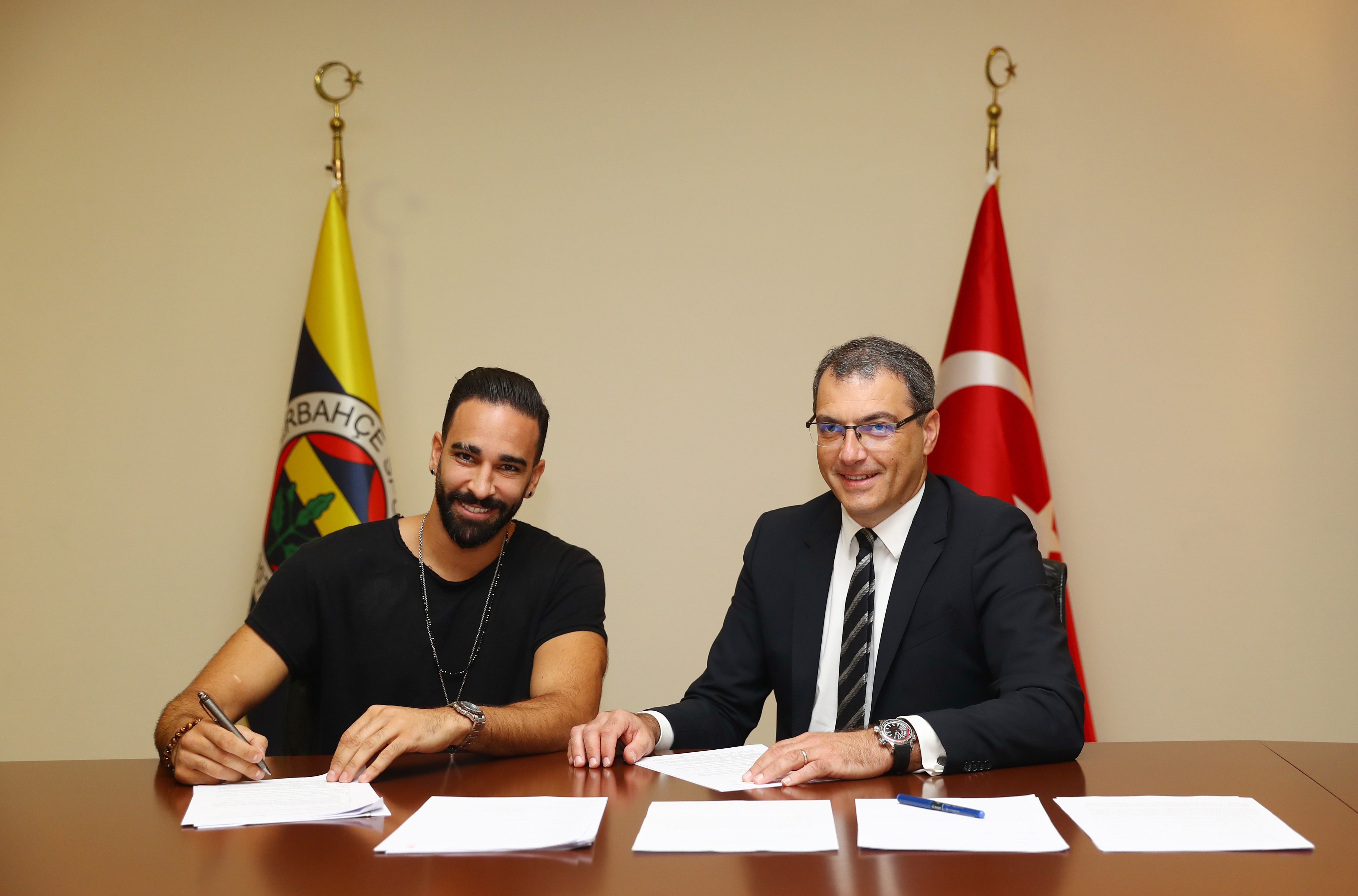 CHÍNH THỨC: Adil Rami gia nhập Fenerbahce - Bóng Đá