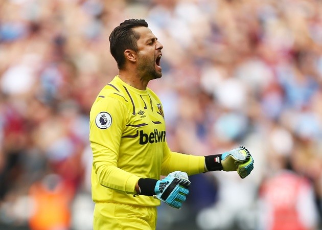 10 sao đáng lẽ Arsenal nên giữ lại: Cazorla, Vela và 'báu vật' Hà Lan - Bóng Đá