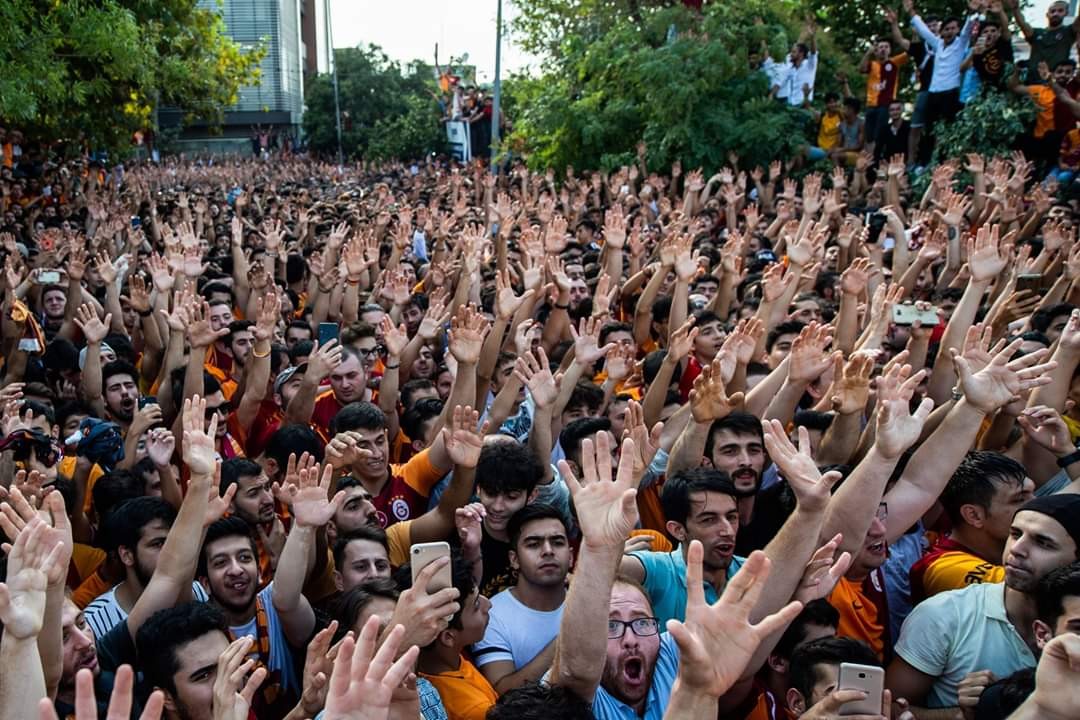 Ảnh Falcao được chào đón như người hùng - Bóng Đá