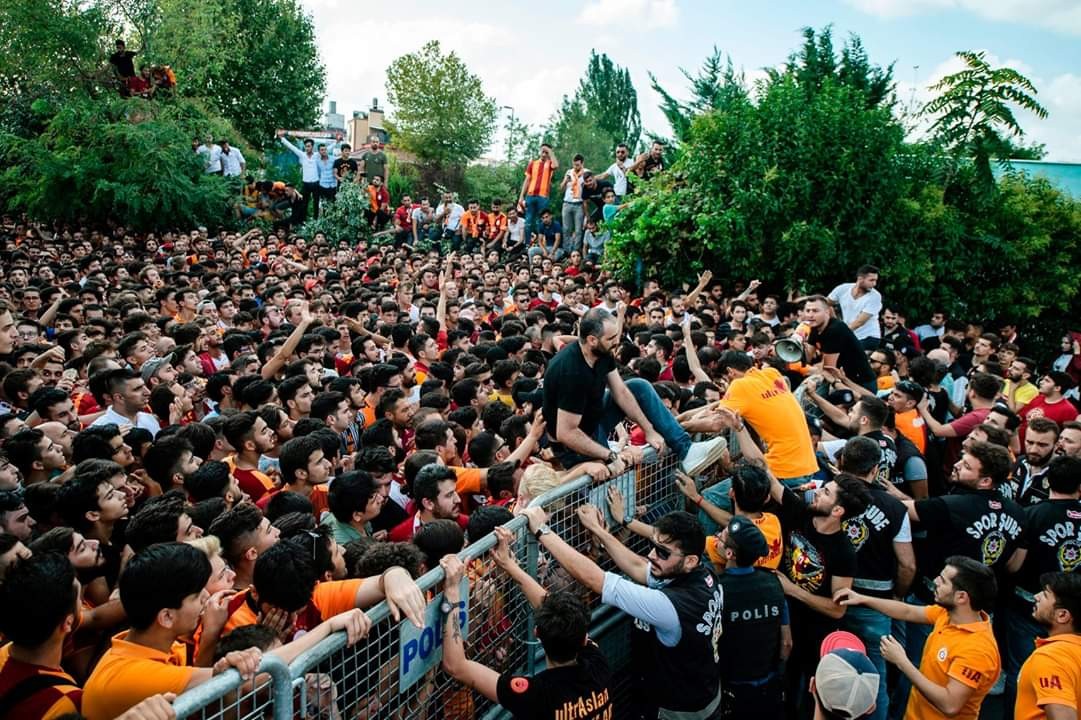 Ảnh Falcao được chào đón như người hùng - Bóng Đá