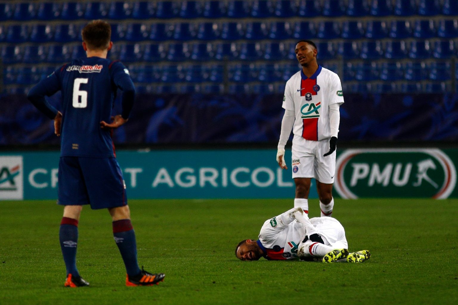 Neymar goes off injured against Caen 5 days ahead of the Barcelona clash - Bóng Đá