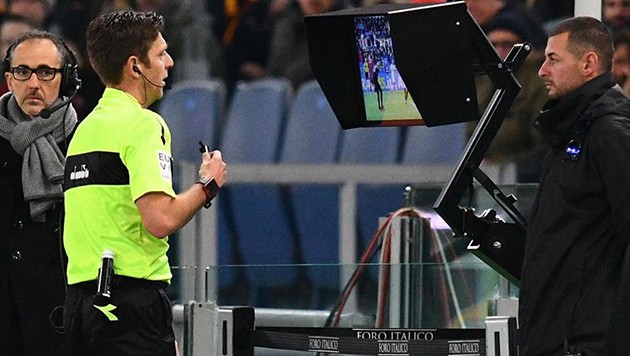 Refs could explain decisions - Bóng Đá