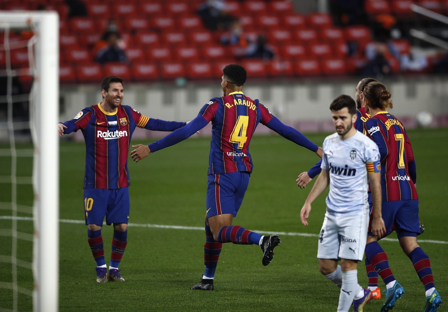 Lionel Messi có màn khởi đầu năm 2021 quá ấn tượng - Bóng Đá