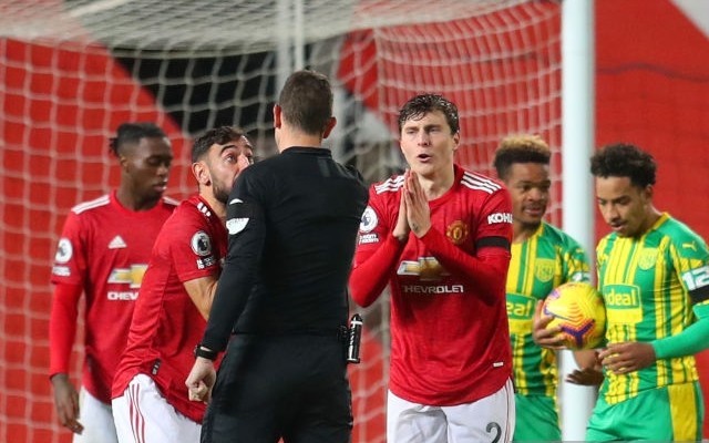 “Get out of my club” – These Man United fans lose it with under-performing ace after first half vs West Brom - Bóng Đá