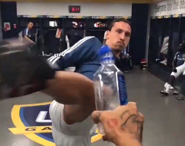 Ibrahimovic sets Pogba a challenge - Bóng Đá