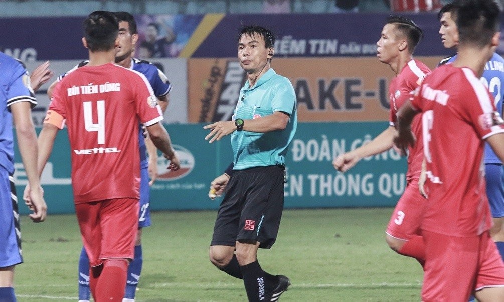 Sếp lớn VPF khẳng định 1 điều về trọng tài FIFA bẻ còi tại vòng 24 V-League - Bóng Đá