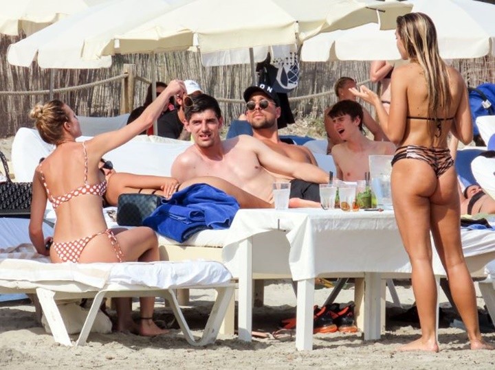 Ảnh Coutois - Bóng Đá