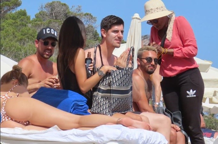 Ảnh Coutois - Bóng Đá