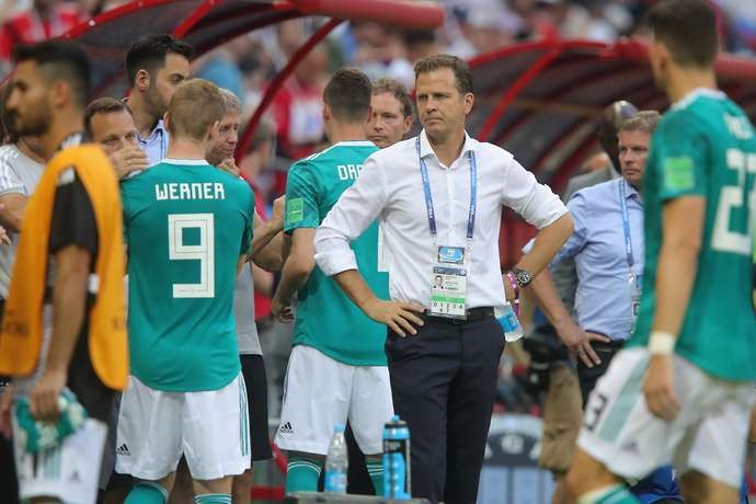 11 footballers who were rich before football including Hugo Lloris, Robin van Persie and Gerard Pique - Bóng Đá