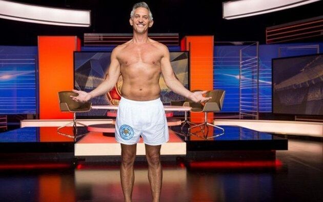 Clarence Seedorf, 44, shows off absolutely ripped beach body as AC Milan legend enjoys summer break - Bóng Đá