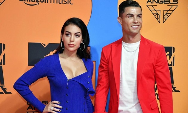 Bạn gái Ronaldo: 