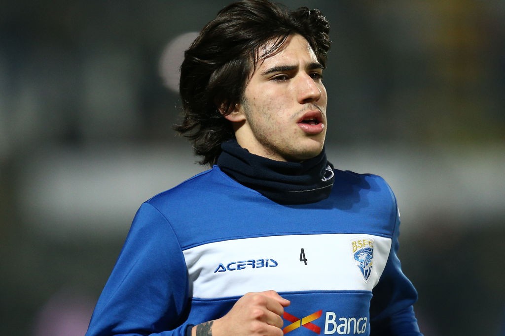 Barcelona 'lining up player-plus-cash offer for Sandro Tonali' - Bóng Đá