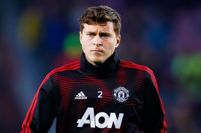 Agent: Victor Lindelof set to stay at Manchester United after Barcelona interest  - Bóng Đá