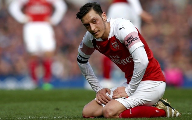 Điều gì đang xảy ra với Mesut Ozil? - Bóng Đá