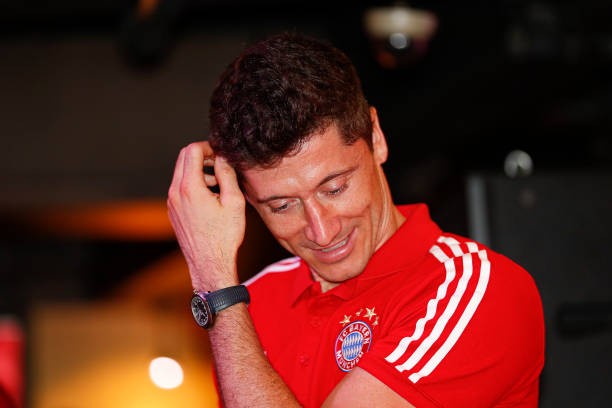 Lewandowski xuất hiện ở Trung Quốc - Bóng Đá