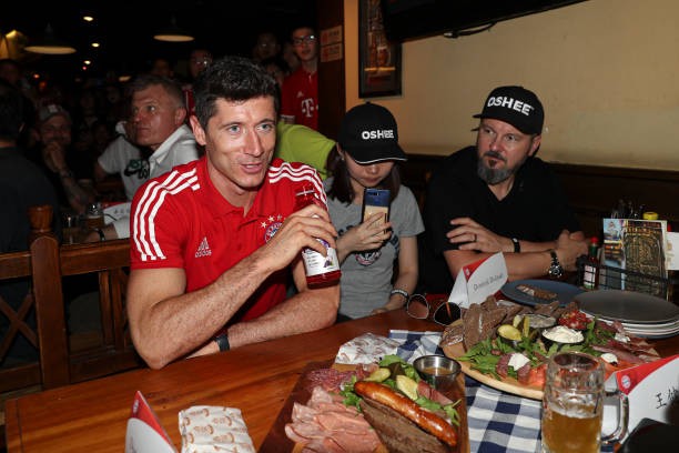 Lewandowski xuất hiện ở Trung Quốc - Bóng Đá