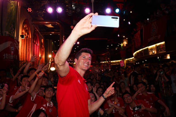 Lewandowski xuất hiện ở Trung Quốc - Bóng Đá