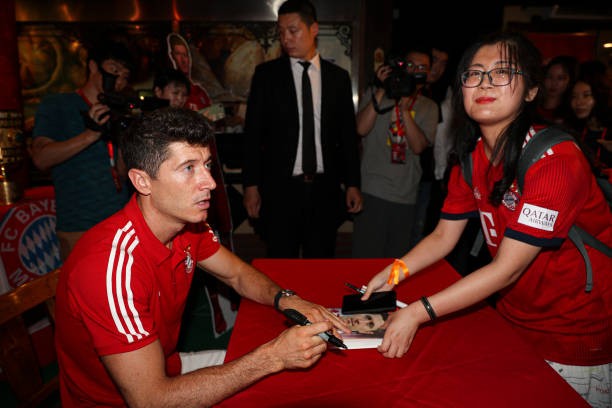 Lewandowski xuất hiện ở Trung Quốc - Bóng Đá