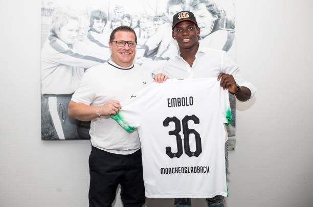 Gladbach chieu mo Embolo (Anh) - Bóng Đá