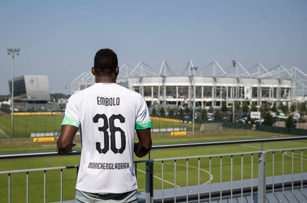 Gladbach chieu mo Embolo (Anh) - Bóng Đá