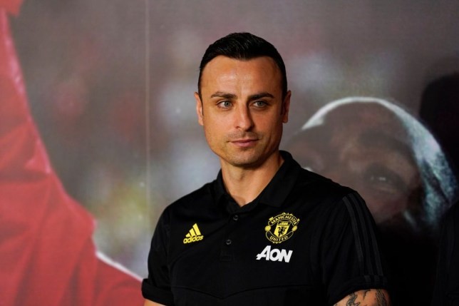 Dimitar Berbatov reveals Man Utd hero Cristiano Ronaldo was only player he wanted to swap shirts with - Bóng Đá
