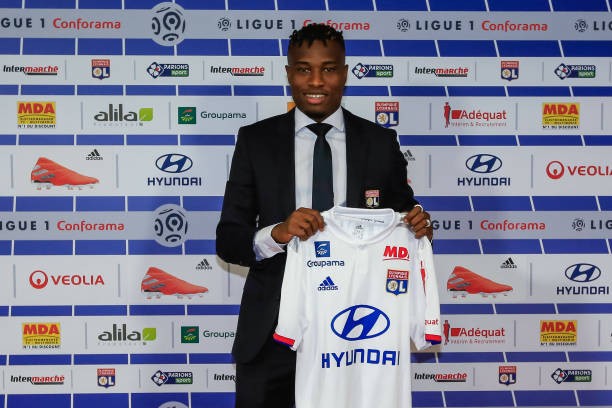 CHÍNH THỨC: Lyon ra mắt người thay thế sao Real - Bóng Đá