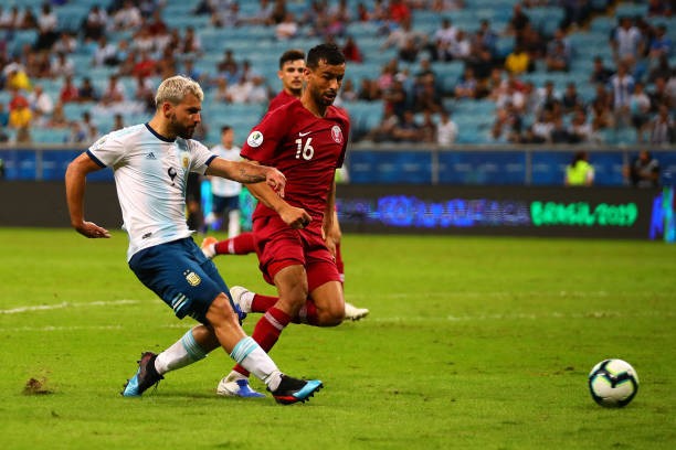 Tỏa sáng ở thế đường cùng, hàng công Argentina đưa đội nhà vào tứ kết - Bóng Đá