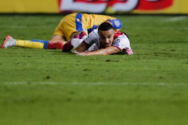 Nhận thẻ đỏ, Ajax gặp bất lợi lớn tại play-off Champions League - Bóng Đá