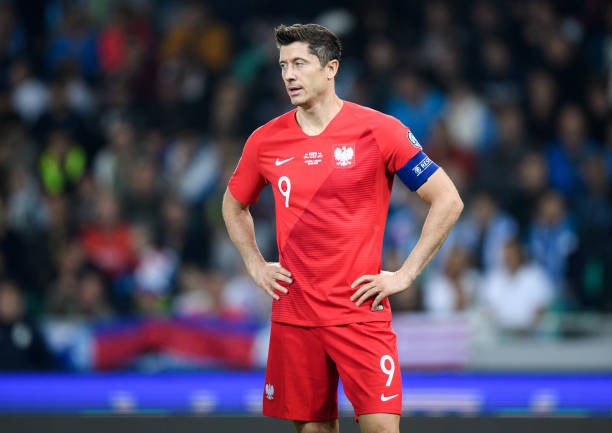 Lewandowski vô hình, đội nhà thua sốc ở vòng loại EURO - Bóng Đá