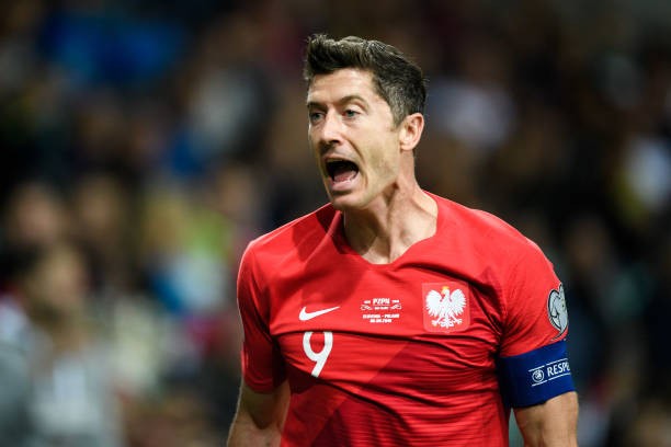 Lewandowski vô hình, đội nhà thua sốc ở vòng loại EURO - Bóng Đá