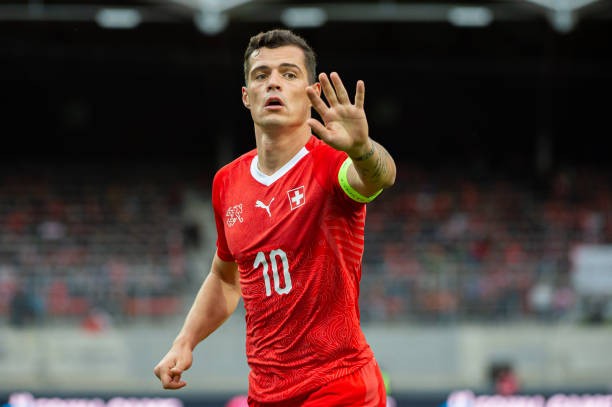 Thụy Sĩ thắng nhưng Xhaka gặp chấn thương - Bóng Đá