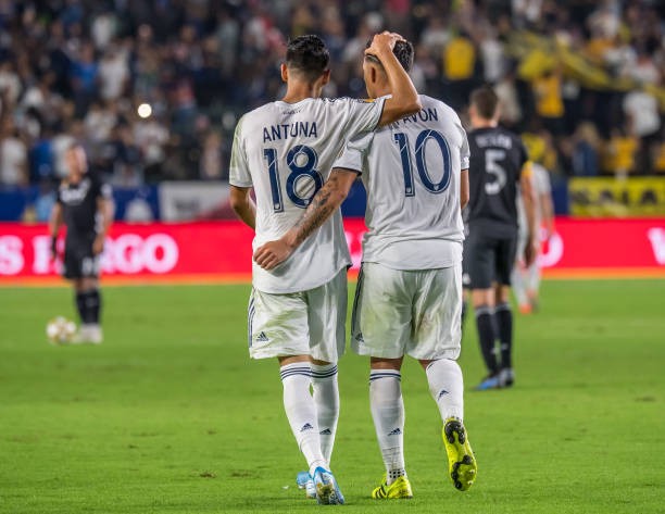 Ibrahimovic sút hỏng penalty và lập hattrick - Bóng Đá