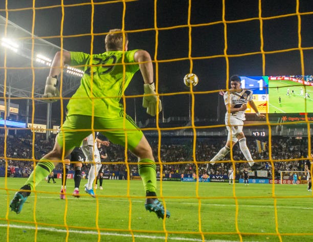 Ibrahimovic sút hỏng penalty và lập hattrick - Bóng Đá