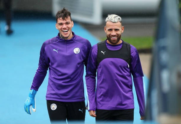 De Bruyne biểu diễn Rabona trên sân tập - Bóng Đá