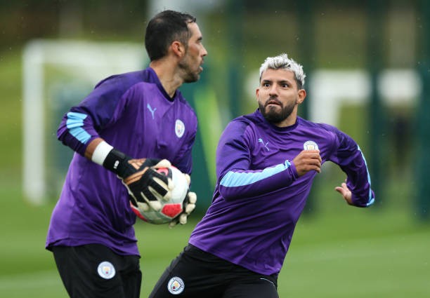 De Bruyne biểu diễn Rabona trên sân tập - Bóng Đá