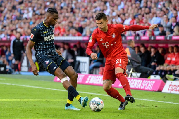 Đỉnh như Lewy, từ bỏ hattrick vì đồng đội - Bóng Đá