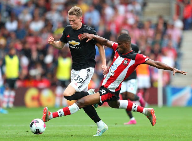 Trước khi phá lưới De Gea, Vestergaard đã làm điều 'đáng sợ' với trọng tài - Bóng Đá