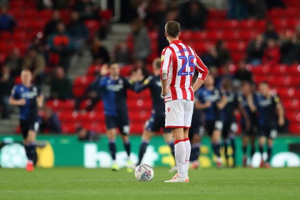 Lội ngược dòng trước Stoke, bại tướng Arsenal vươn lên ngôi đầu Championship - Bóng Đá